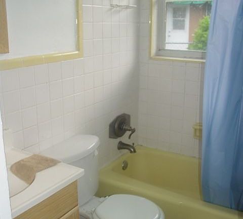 Bathroom, rear unit