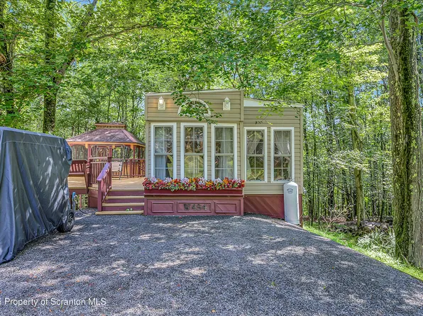 454 Fox Ter, Gouldsboro, PA 18424