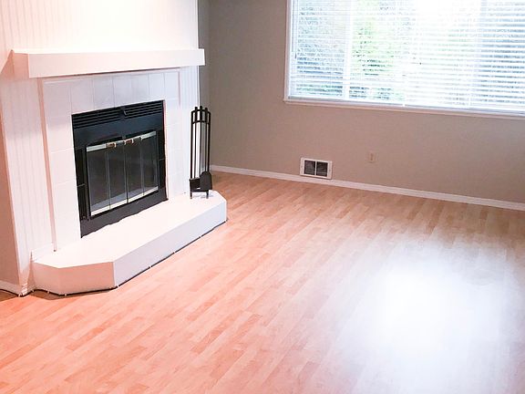 2nd image of 9800 Roosevelt Way NE APT 16