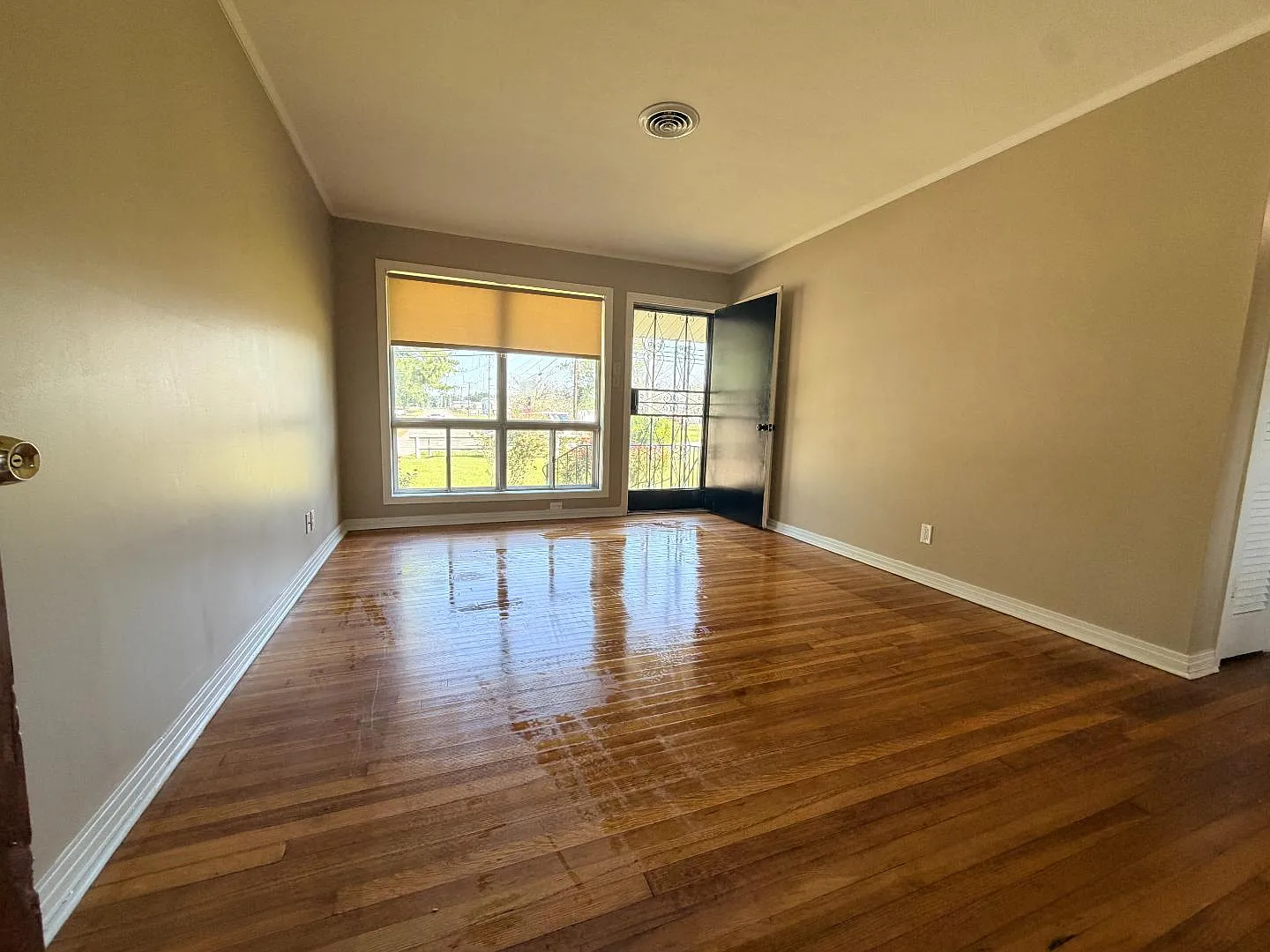 128 E Harris Cir — Photo 2
