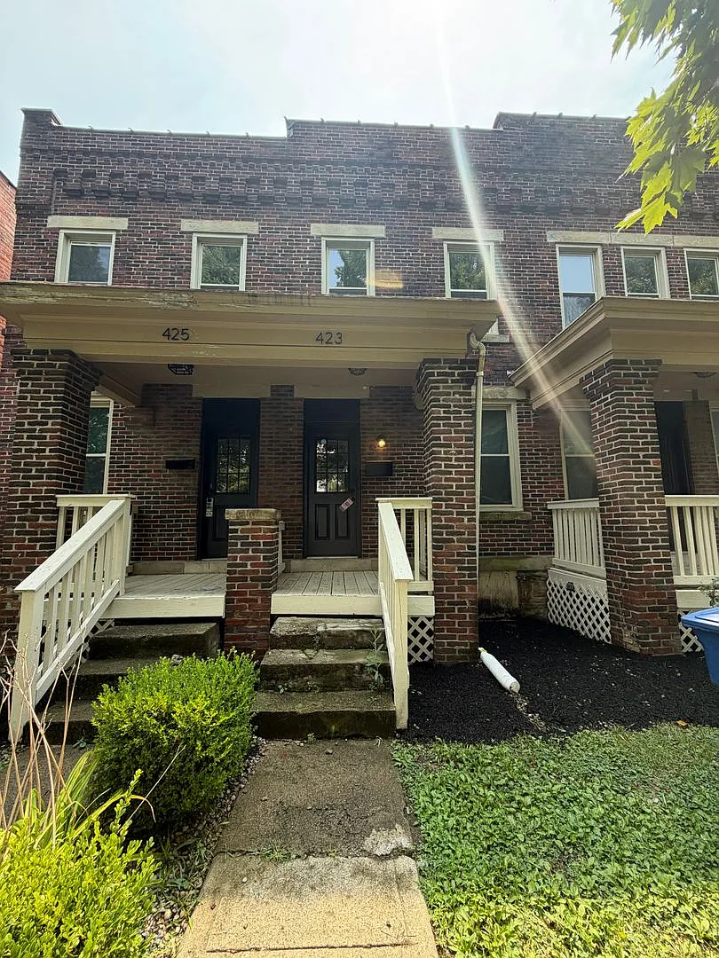 2 Bed / 2 Bath with Private Garage & Fenced Yard — Photo 1