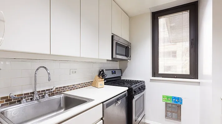 Rented by Luxus Manhattan Realty | media 3