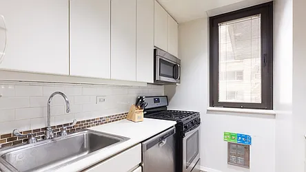 Rented by Luxus Manhattan Realty
