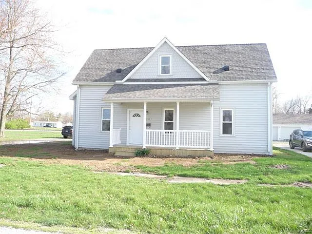 702 W Edwards St photo 1