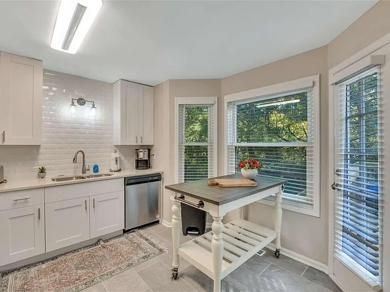165 Bentley Pkwy — Photo 11