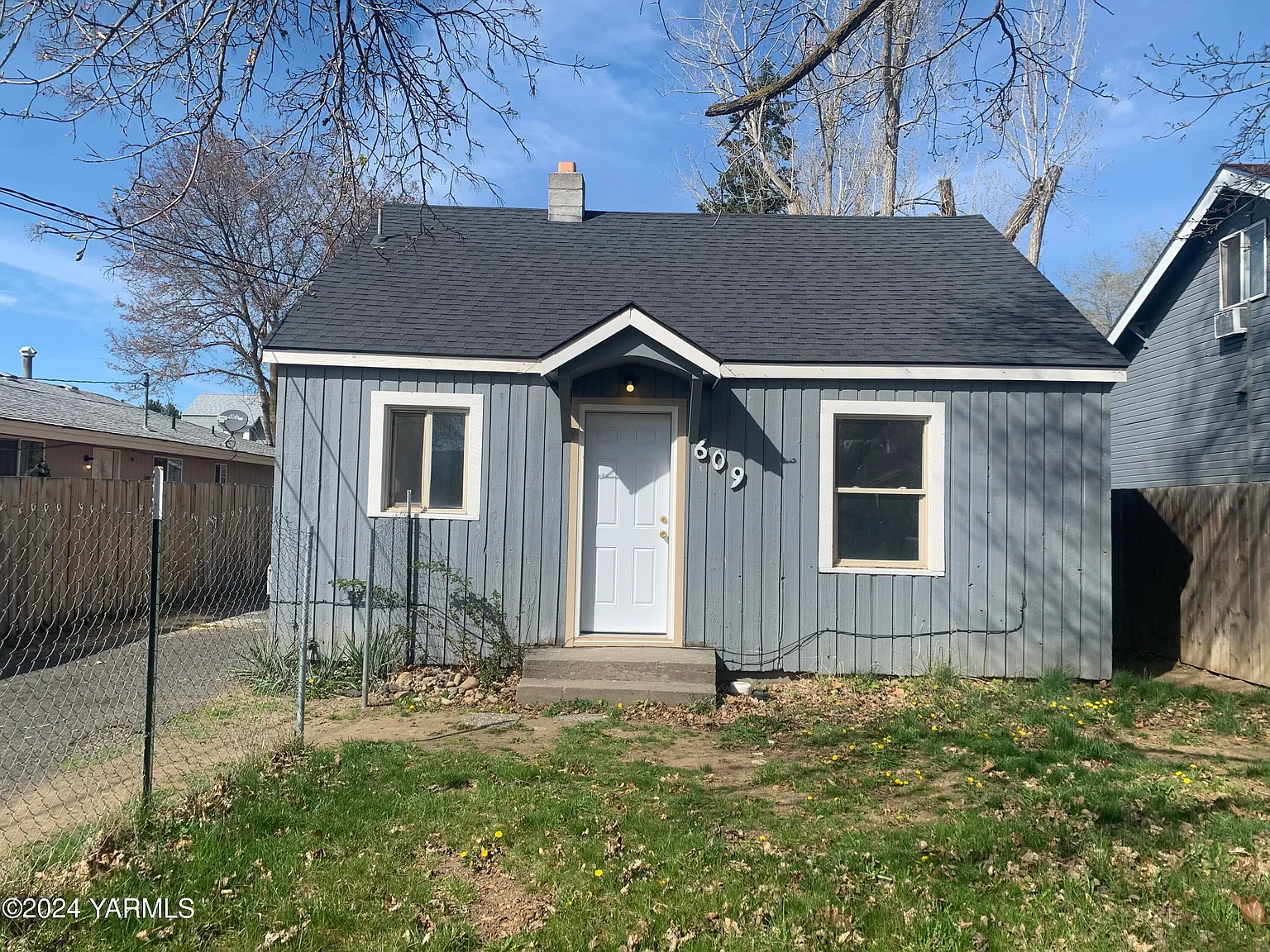 609 W Viola Ave photo 1