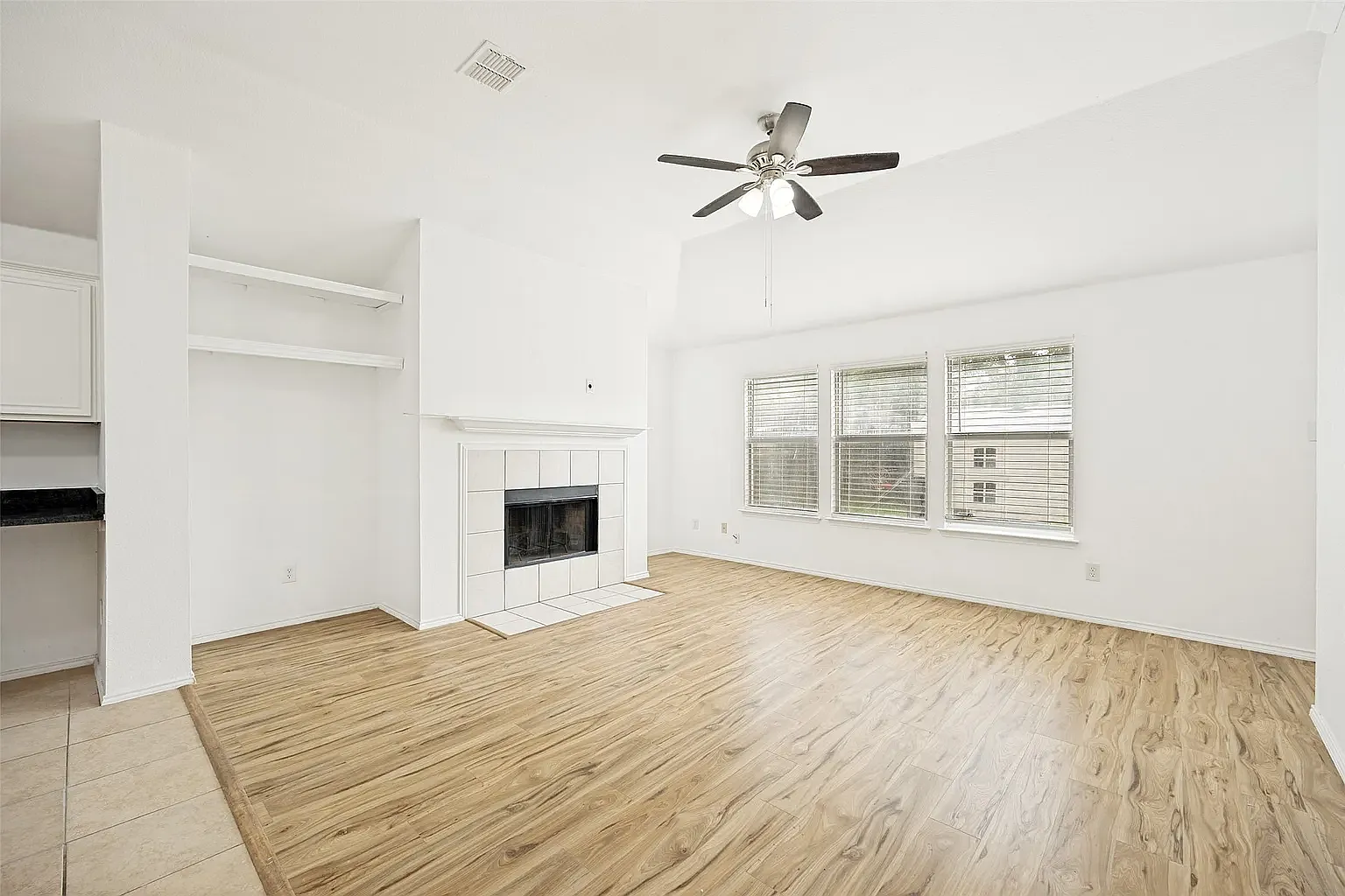 4 bed, 1947 sqft, $2,300 — Photo 2