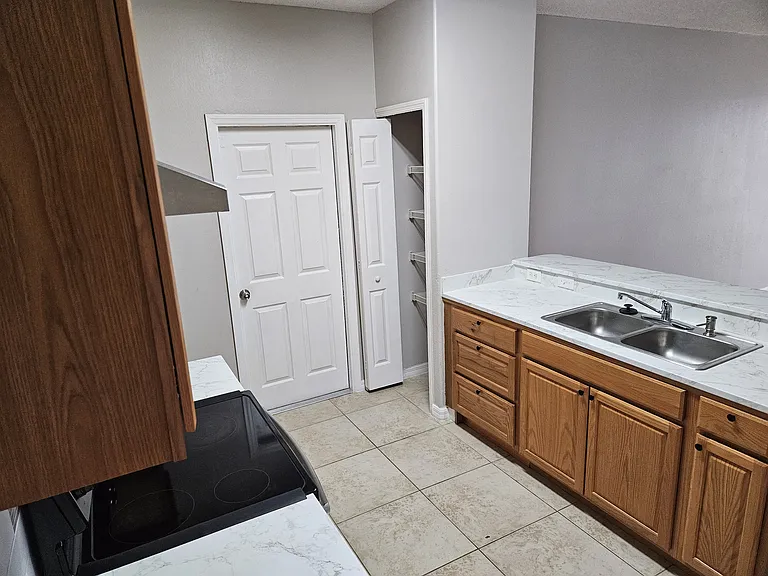 1335 Knollwood Dr — Photo 32