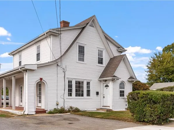 15 Pershing St, Cranston, RI 02910