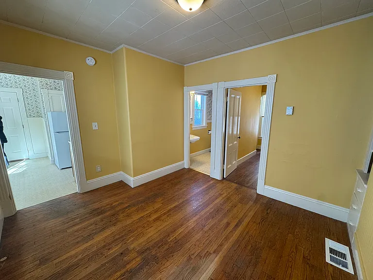 10 Maple St #1 — Photo 18