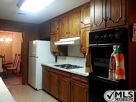 4th image of 4913 Fall River Dr