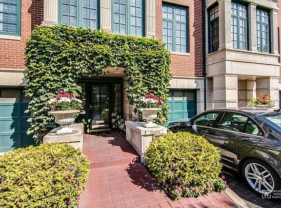 3rd image of 2658 N Southport Ave #D