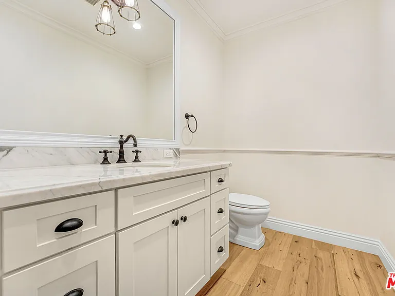 11540 Clover Ave — Photo 17