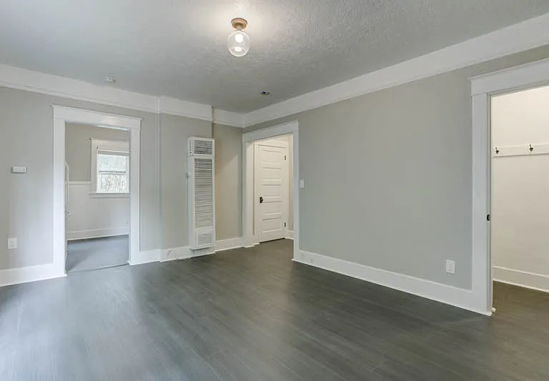 7437 N Saint Louis Ave #9 — Photo 3