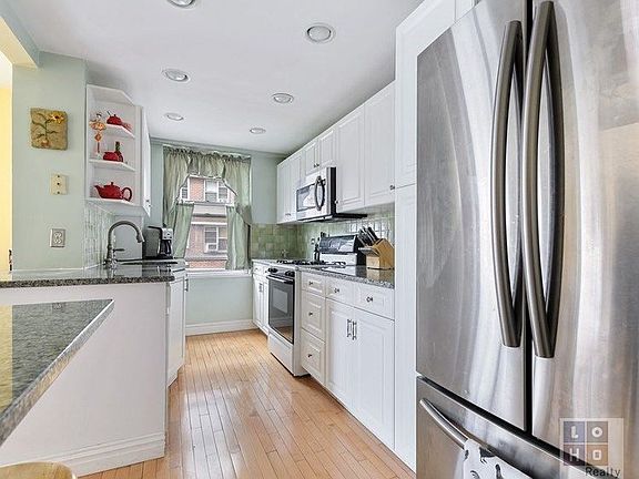 3rd image of 570 Grand St #L1404
