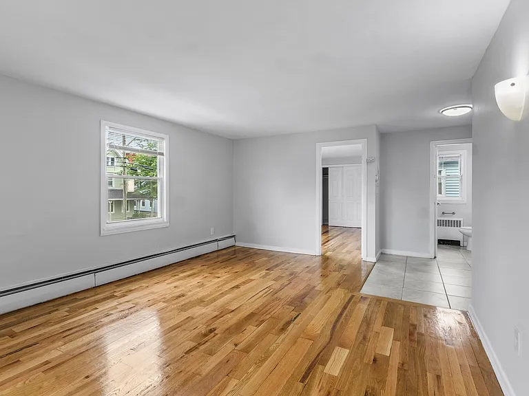 Colorado Ave Apartments — Photo 7