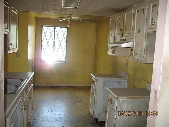 3rd image of 499 Glencoe Ct
