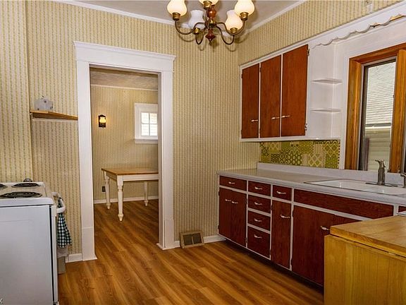 5th image of 1348 Park Dr