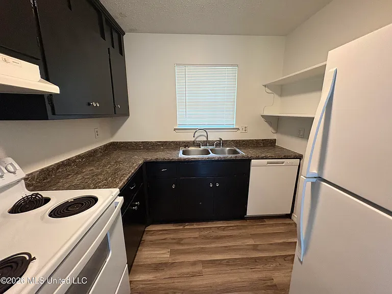 104 Olympic Cir — Photo 2
