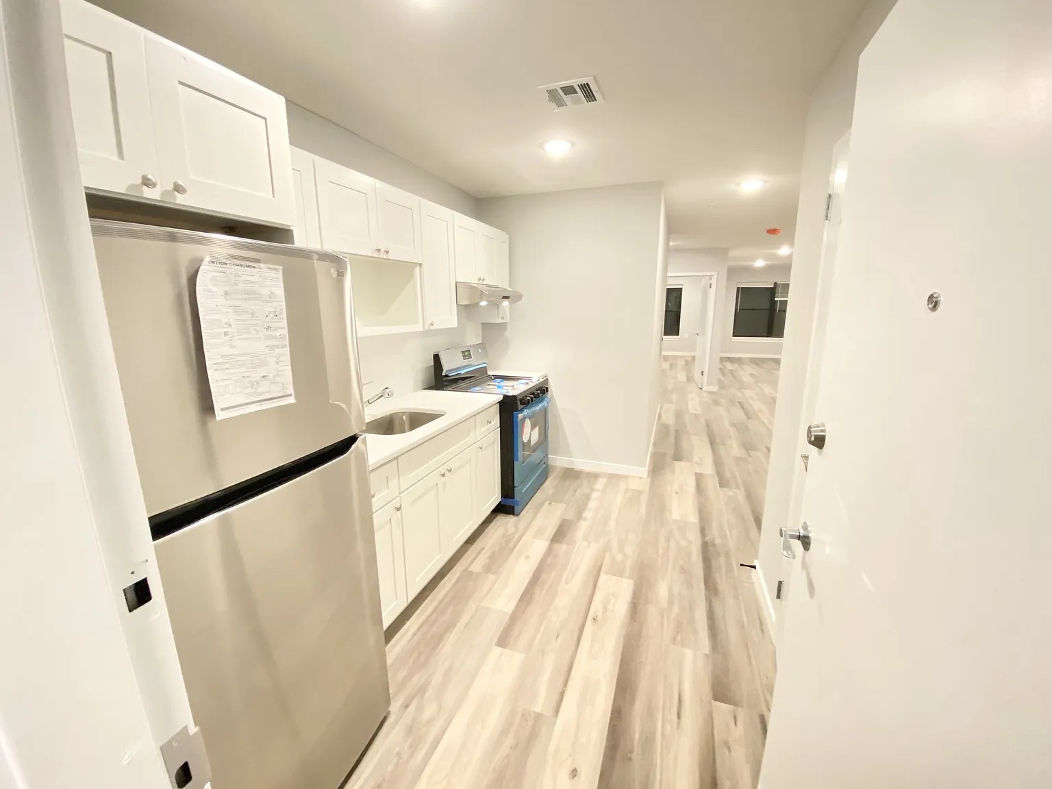 1 bed, $1,718 — Photo 3