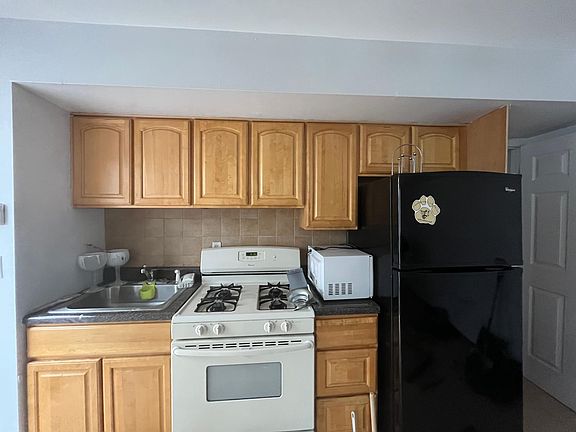 4th image of 262 Monahan Ave