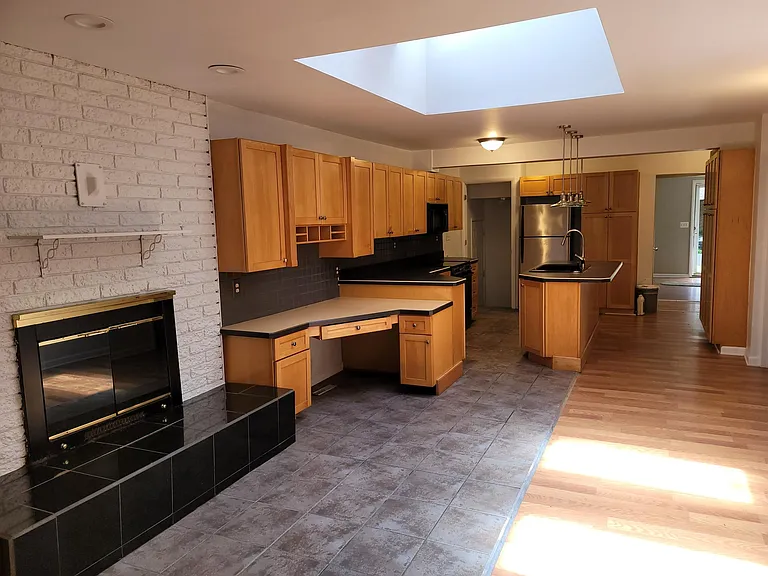 15860 Lexington St — Photo 13