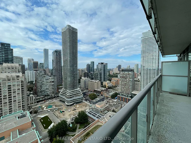 37 Grosvenor St #3105 — Photo 12