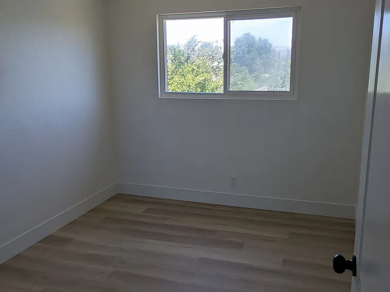 478 Porter St — Photo 12