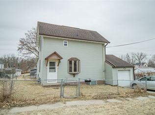 103 W 4th St, Anamosa, IA 52205