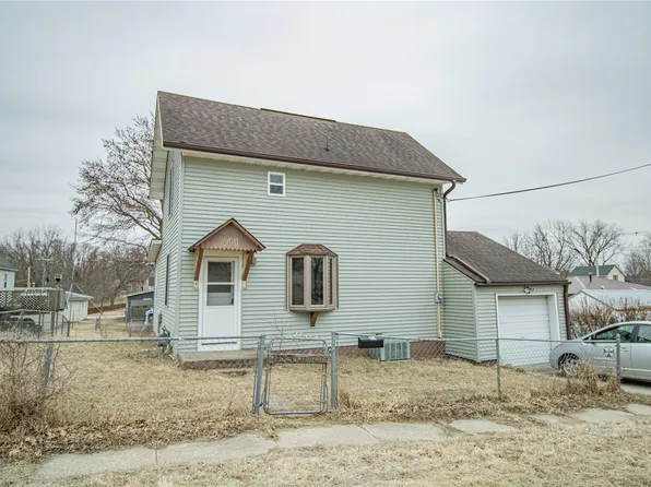 103 W 4th St, Anamosa, IA 52205