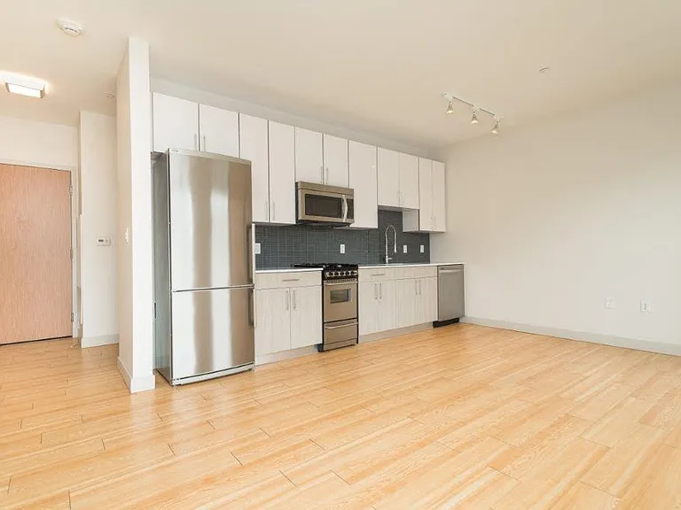 West Square Apartments — Photo 178