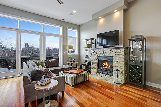1st image of 3864 N Lincoln Ave APT 4