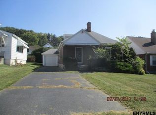 32 Centerview Dr, Troy, NY 12180
