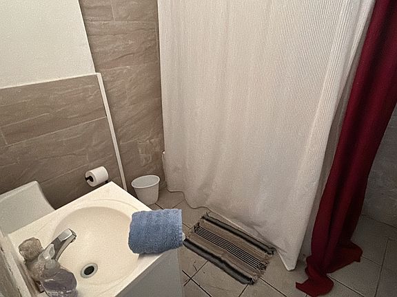 5th image of 370 E 18th St APT 1