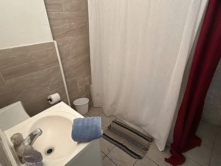370 E 18th St #1 — Photo 5