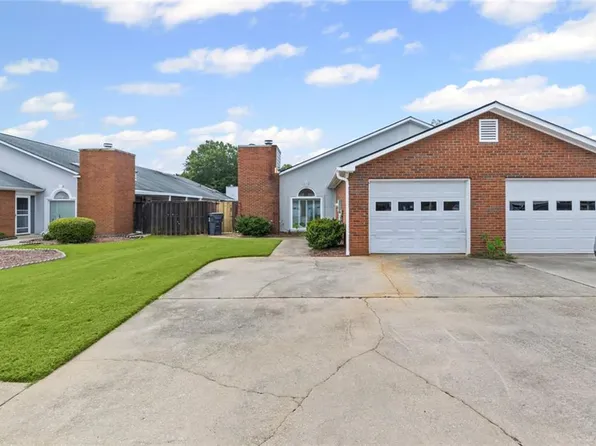 140 Courtyard Ln, Fayetteville, GA 30215