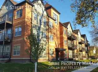 906 10th St SE #211, Cedar Rapids, IA 52401