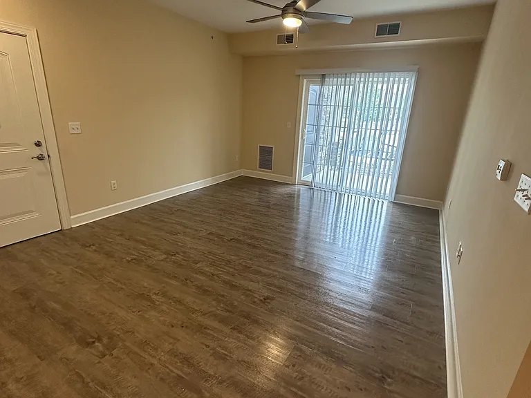 Dockside Village Apartments — Photo 47
