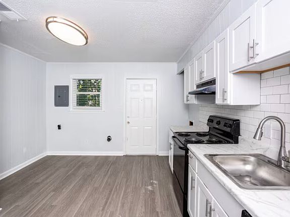 4th image of 901 Friendship Dr #102