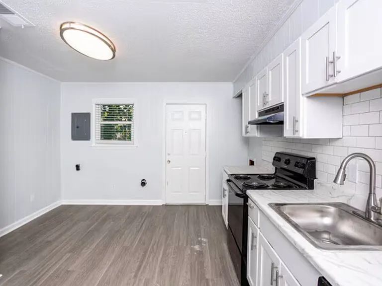 901 Friendship Dr #102 — Photo 4