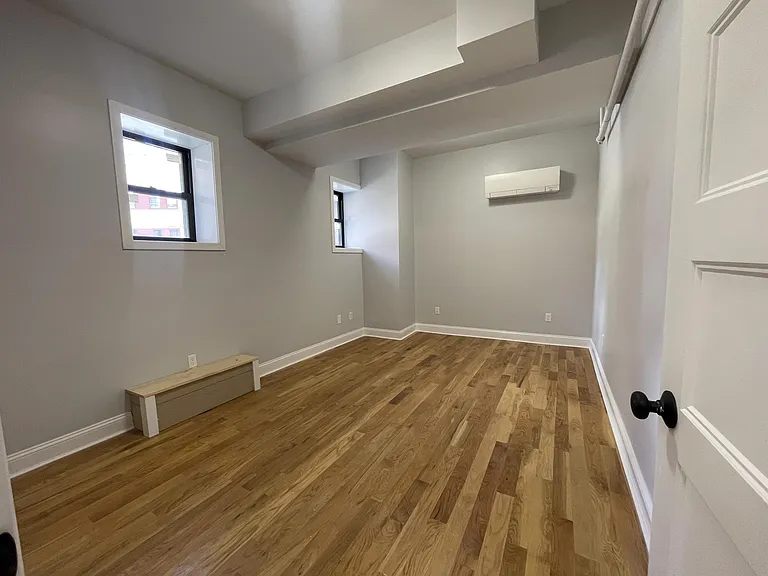 51-53 Broadway — Photo 9