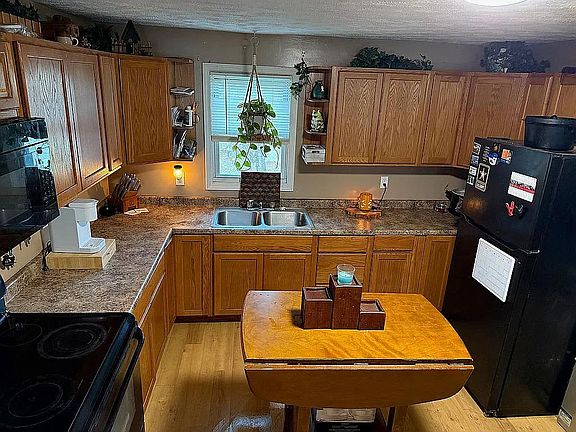 3rd image of 4966 Collins Dr