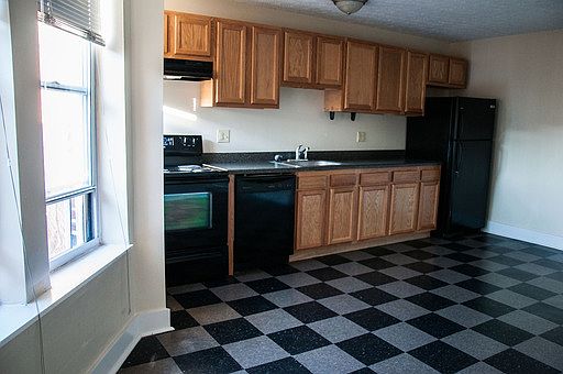 2nd image of 918 Morris St APT 5