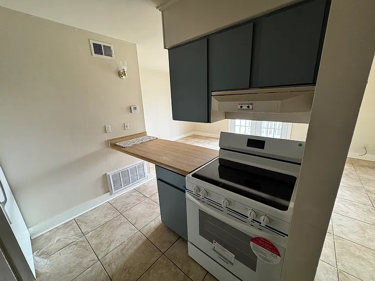 1215 Truxton St #201 — Photo 5