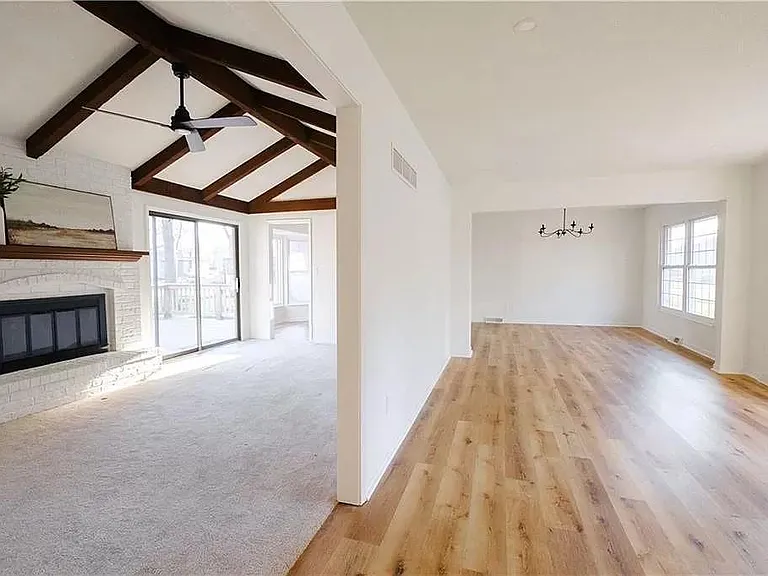 504 NE Johnston Dr — Photo 1