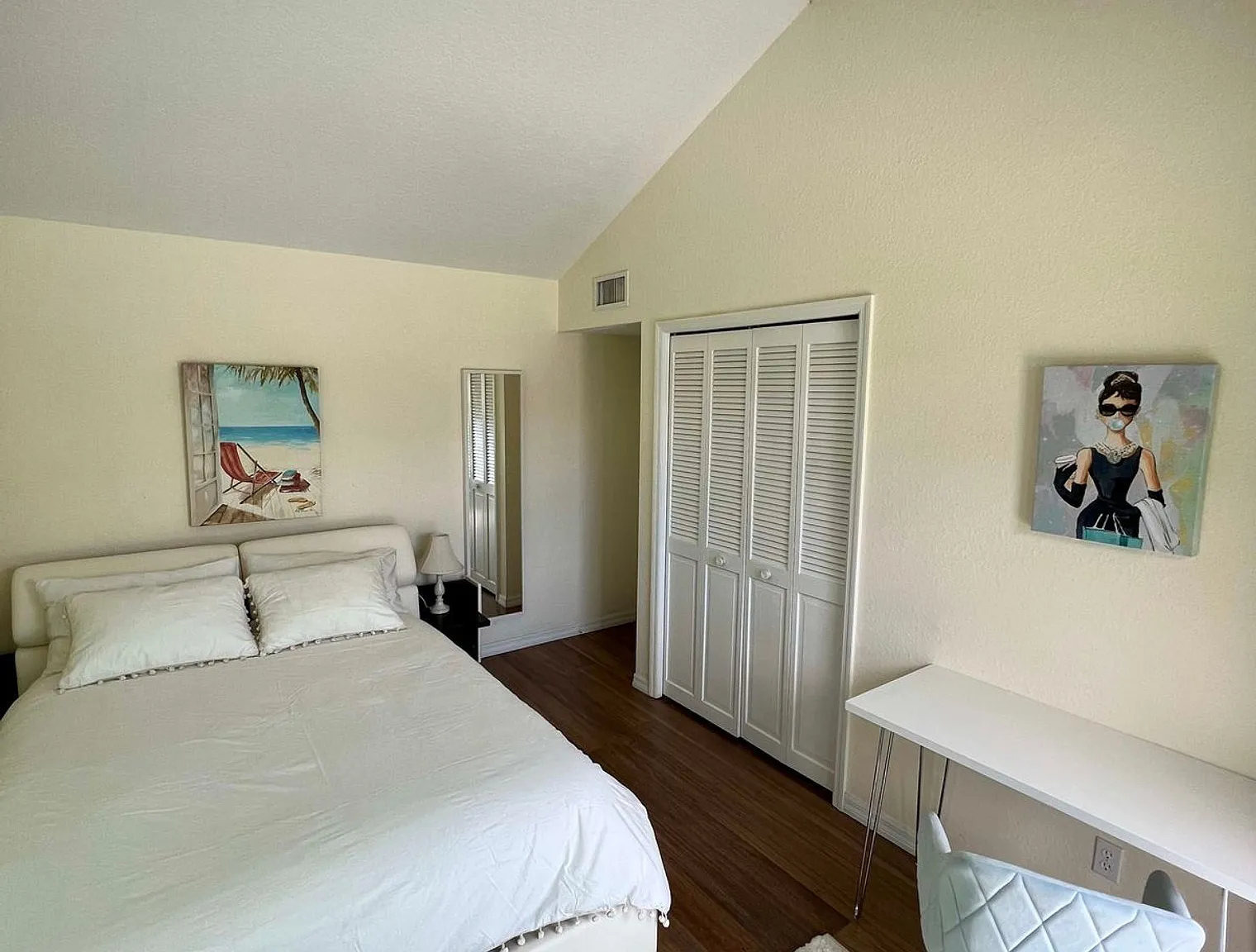 2 bed, 2.0 bath, 2271 sqft, $7,050 — Photo 4