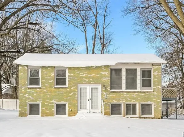 715 Valencia Ave, Saint Louis, MO 63138