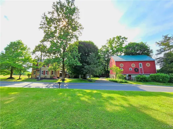 8893 Longswamp Rd, Alburtis, PA 18011