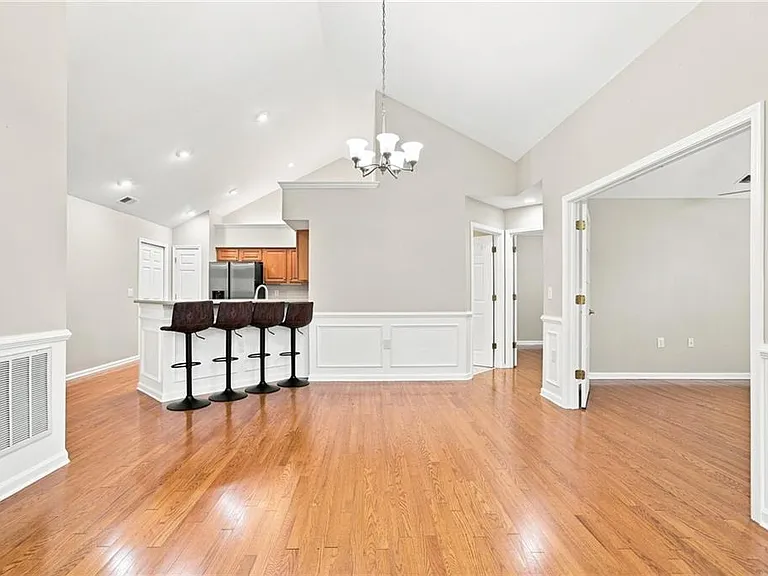 3204 Village Ln — Photo 13