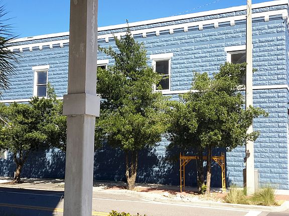 5th image of 132 W Oak St